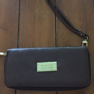 ⛔️Last Day⛔️ Michael Kors Wristlet